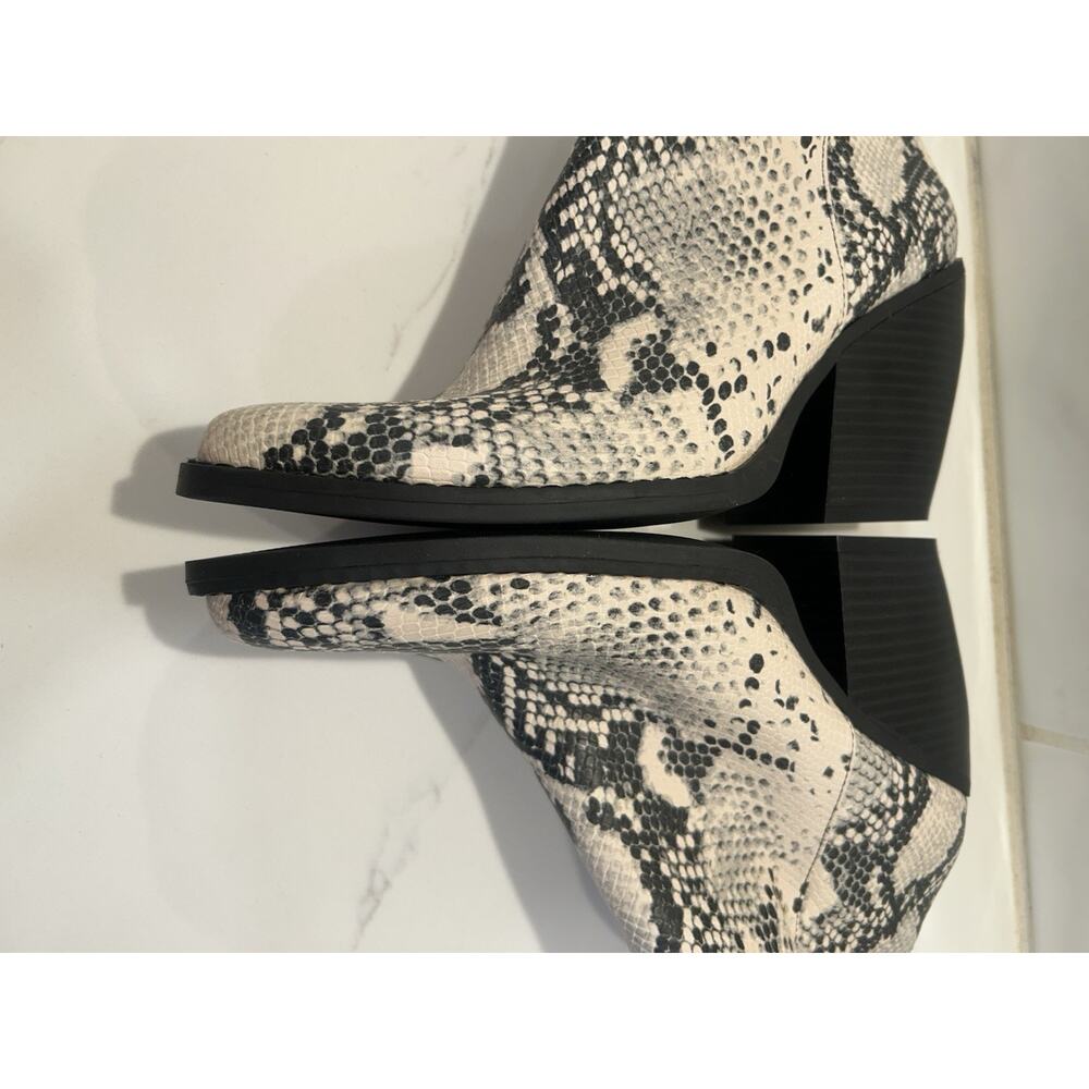 Madden Girl Snake Print booties Sz 10M Ankle Boots 3.5” Heel Zip Up Pointed Toe - Picture 6 of 9